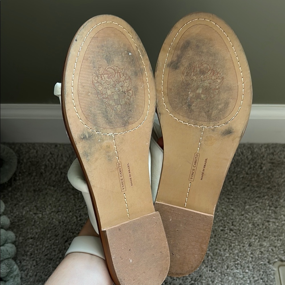 Vince Camuto Women's Palennie Puffy Flat Sandal - Picture 5 of 5